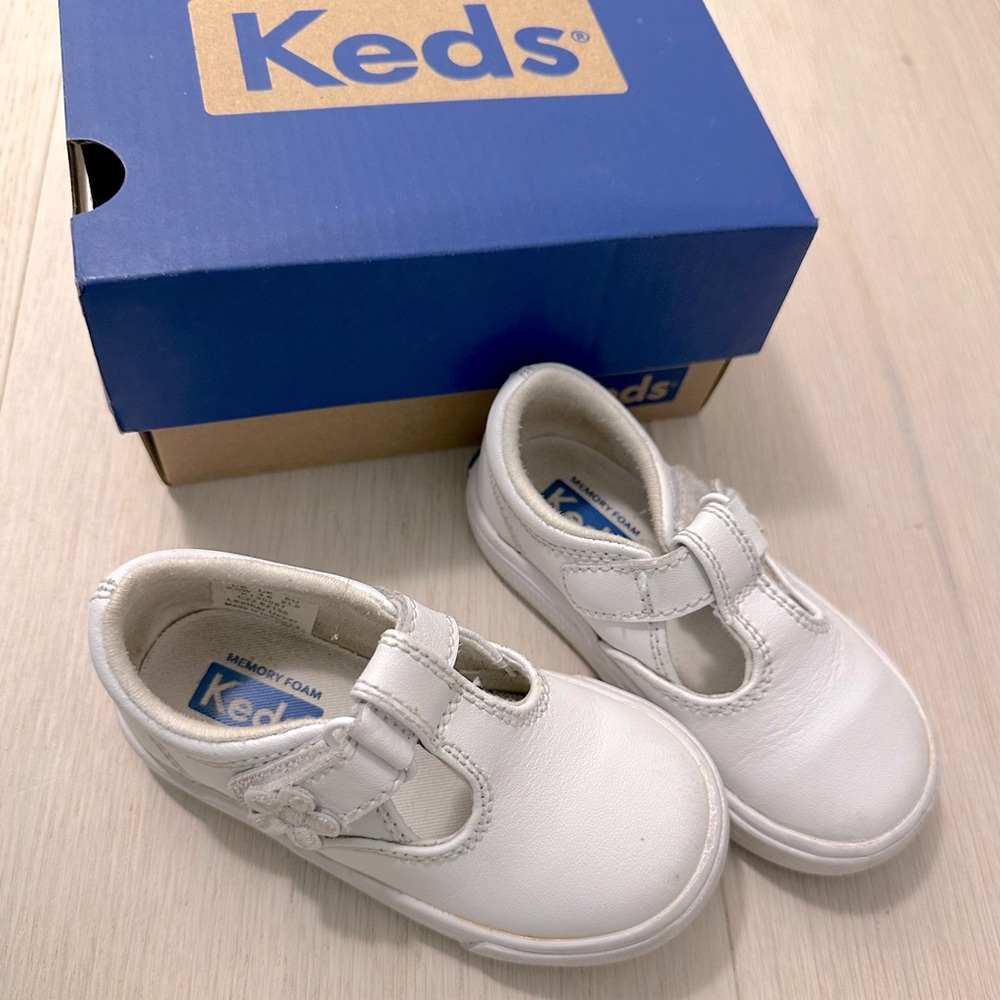Daphne Keds white leather Mary janes size 5.5